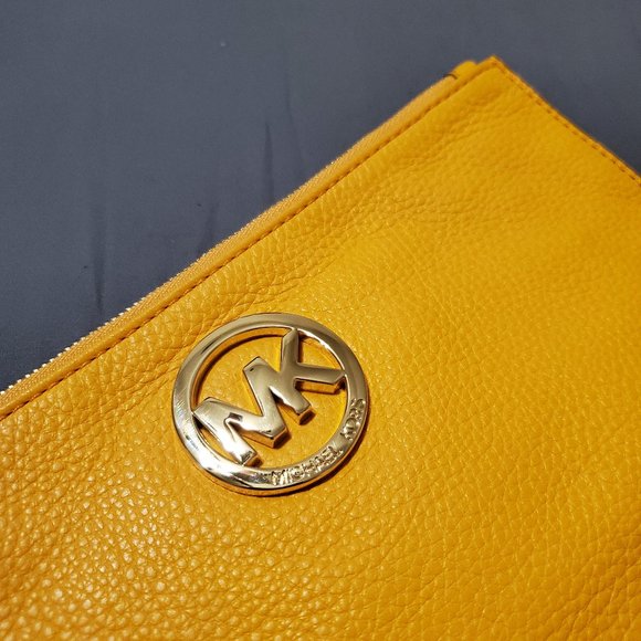 Michael Kors Handbags - Michael Kors MK Fulton Large Zip Clutch Wristlet